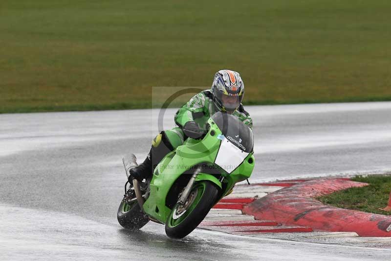Motorcycle action photographs;Trackday digital images;event digital images;eventdigitalimages;no limits trackday;peter wileman photography;snetterton;snetterton circuit norfolk;snetterton photographs;trackday;trackday photos