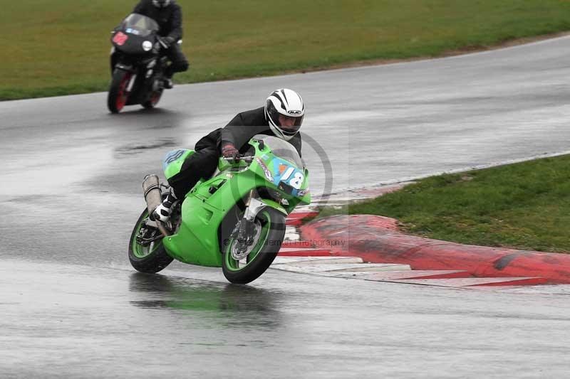 Motorcycle action photographs;Trackday digital images;event digital images;eventdigitalimages;no limits trackday;peter wileman photography;snetterton;snetterton circuit norfolk;snetterton photographs;trackday;trackday photos