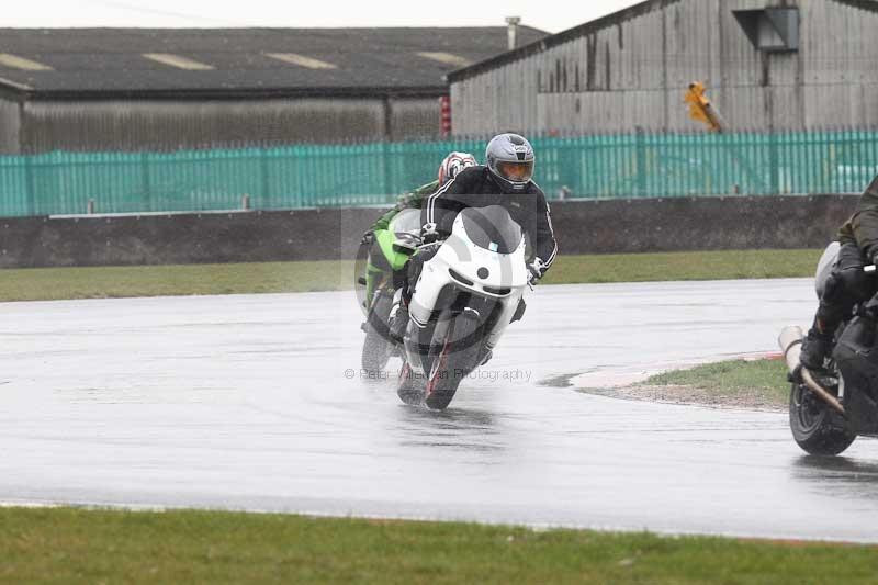 Motorcycle action photographs;Trackday digital images;event digital images;eventdigitalimages;no limits trackday;peter wileman photography;snetterton;snetterton circuit norfolk;snetterton photographs;trackday;trackday photos