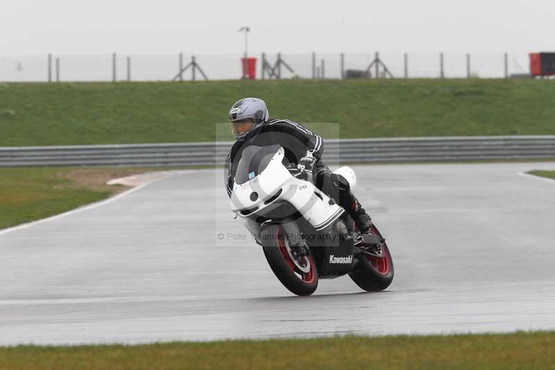 Motorcycle action photographs;Trackday digital images;event digital images;eventdigitalimages;no limits trackday;peter wileman photography;snetterton;snetterton circuit norfolk;snetterton photographs;trackday;trackday photos