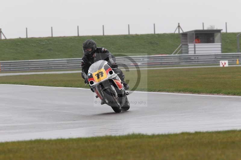 Motorcycle action photographs;Trackday digital images;event digital images;eventdigitalimages;no limits trackday;peter wileman photography;snetterton;snetterton circuit norfolk;snetterton photographs;trackday;trackday photos