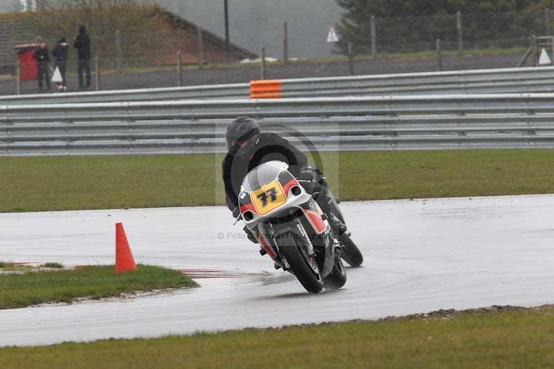 Motorcycle action photographs;Trackday digital images;event digital images;eventdigitalimages;no limits trackday;peter wileman photography;snetterton;snetterton circuit norfolk;snetterton photographs;trackday;trackday photos