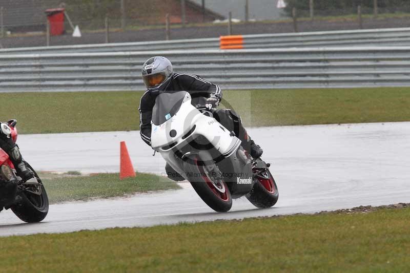 Motorcycle action photographs;Trackday digital images;event digital images;eventdigitalimages;no limits trackday;peter wileman photography;snetterton;snetterton circuit norfolk;snetterton photographs;trackday;trackday photos