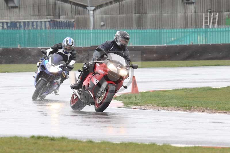 Motorcycle action photographs;Trackday digital images;event digital images;eventdigitalimages;no limits trackday;peter wileman photography;snetterton;snetterton circuit norfolk;snetterton photographs;trackday;trackday photos