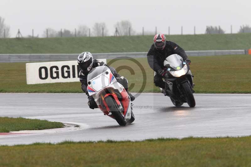 Motorcycle action photographs;Trackday digital images;event digital images;eventdigitalimages;no limits trackday;peter wileman photography;snetterton;snetterton circuit norfolk;snetterton photographs;trackday;trackday photos