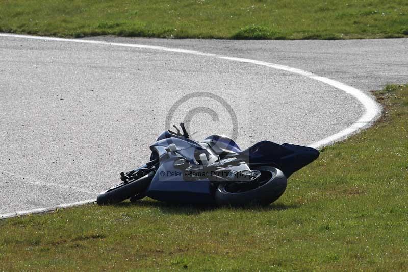 Rockingham no limits trackday;enduro digital images;event digital images;eventdigitalimages;no limits trackdays;peter wileman photography;racing digital images;rockingham raceway northamptonshire;rockingham trackday photographs;trackday digital images;trackday photos