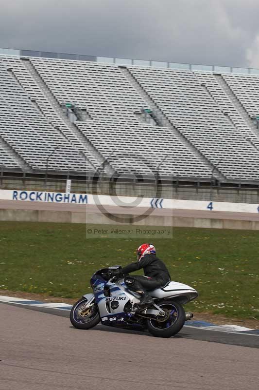 Rockingham no limits trackday;enduro digital images;event digital images;eventdigitalimages;no limits trackdays;peter wileman photography;racing digital images;rockingham raceway northamptonshire;rockingham trackday photographs;trackday digital images;trackday photos
