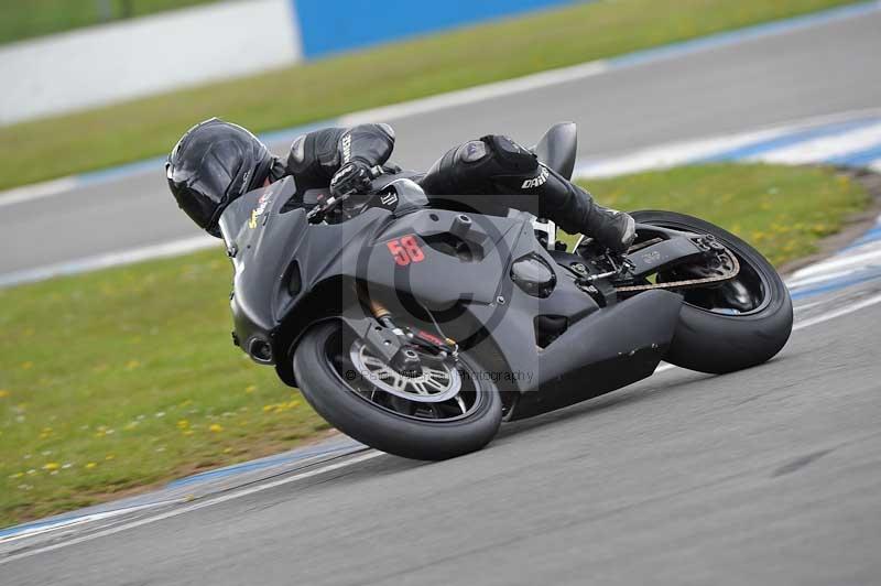 Motorcycle action photographs;donington;donington park leicestershire;donington photographs;event digital images;eventdigitalimages;no limits trackday;peter wileman photography;trackday;trackday digital images;trackday photos