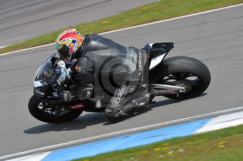 Motorcycle action photographs;donington;donington park leicestershire;donington photographs;event digital images;eventdigitalimages;no limits trackday;peter wileman photography;trackday;trackday digital images;trackday photos