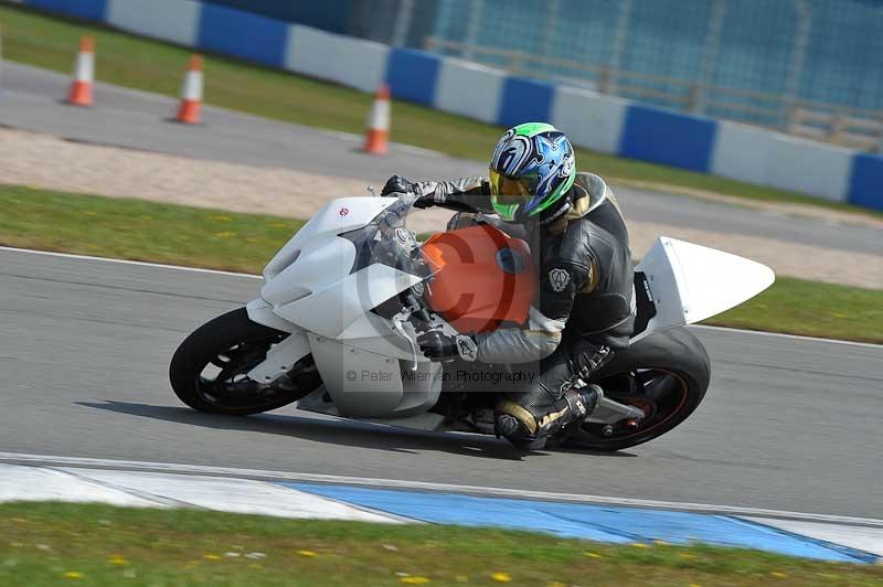 Motorcycle action photographs;donington;donington park leicestershire;donington photographs;event digital images;eventdigitalimages;no limits trackday;peter wileman photography;trackday;trackday digital images;trackday photos