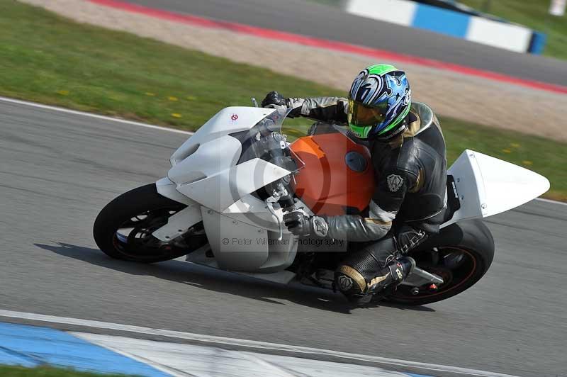 Motorcycle action photographs;donington;donington park leicestershire;donington photographs;event digital images;eventdigitalimages;no limits trackday;peter wileman photography;trackday;trackday digital images;trackday photos
