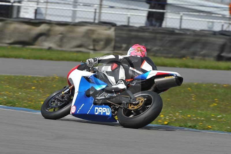 Motorcycle action photographs;donington;donington park leicestershire;donington photographs;event digital images;eventdigitalimages;no limits trackday;peter wileman photography;trackday;trackday digital images;trackday photos