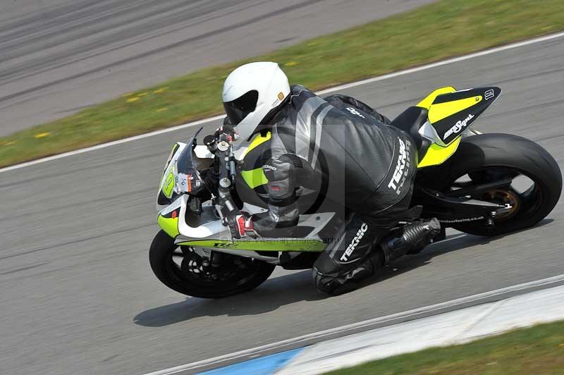 Motorcycle action photographs;donington;donington park leicestershire;donington photographs;event digital images;eventdigitalimages;no limits trackday;peter wileman photography;trackday;trackday digital images;trackday photos