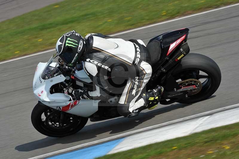 Motorcycle action photographs;donington;donington park leicestershire;donington photographs;event digital images;eventdigitalimages;no limits trackday;peter wileman photography;trackday;trackday digital images;trackday photos