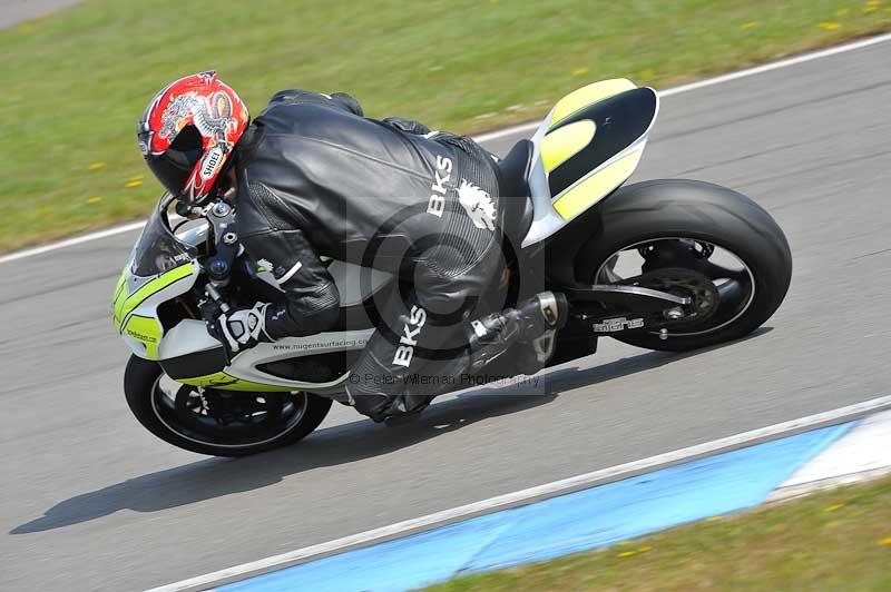 Motorcycle action photographs;donington;donington park leicestershire;donington photographs;event digital images;eventdigitalimages;no limits trackday;peter wileman photography;trackday;trackday digital images;trackday photos
