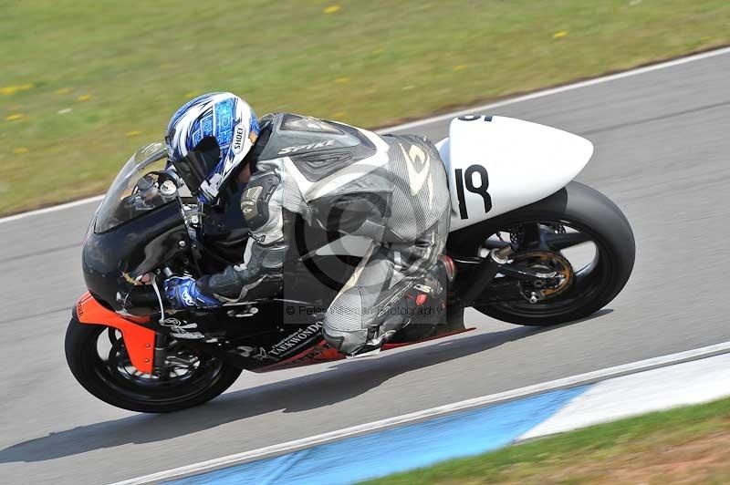 Motorcycle action photographs;donington;donington park leicestershire;donington photographs;event digital images;eventdigitalimages;no limits trackday;peter wileman photography;trackday;trackday digital images;trackday photos