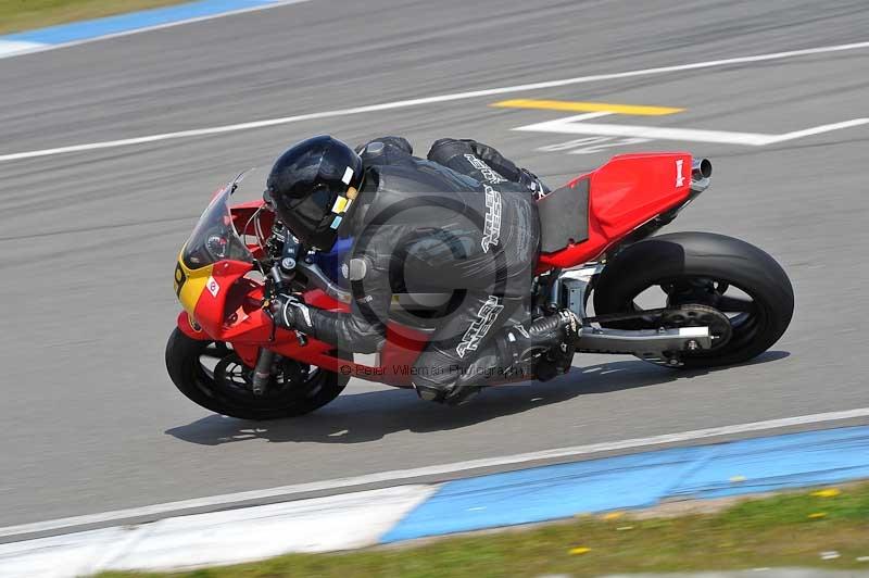 Motorcycle action photographs;donington;donington park leicestershire;donington photographs;event digital images;eventdigitalimages;no limits trackday;peter wileman photography;trackday;trackday digital images;trackday photos