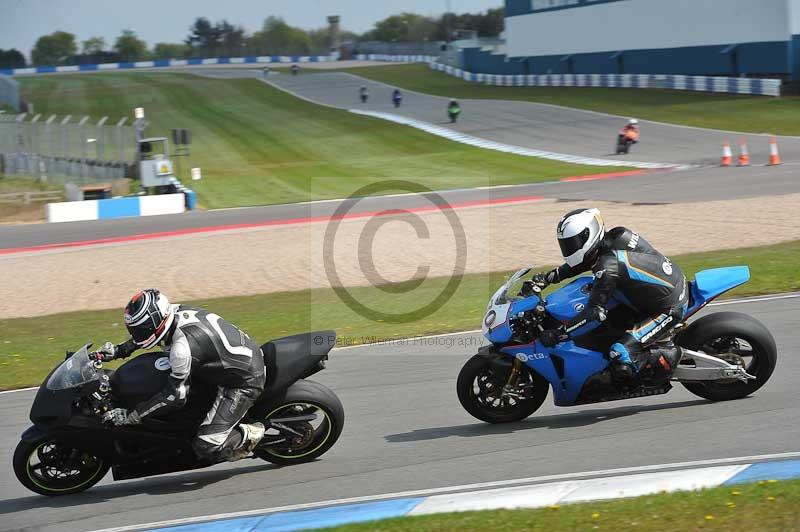 Motorcycle action photographs;donington;donington park leicestershire;donington photographs;event digital images;eventdigitalimages;no limits trackday;peter wileman photography;trackday;trackday digital images;trackday photos