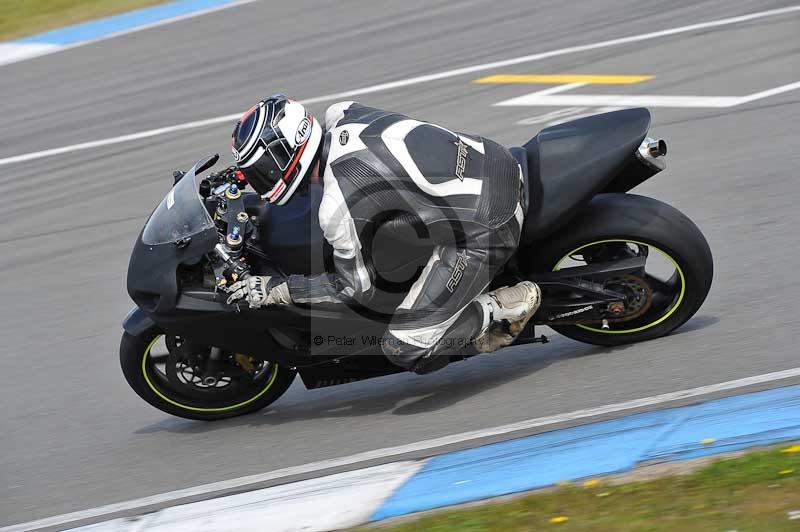 Motorcycle action photographs;donington;donington park leicestershire;donington photographs;event digital images;eventdigitalimages;no limits trackday;peter wileman photography;trackday;trackday digital images;trackday photos