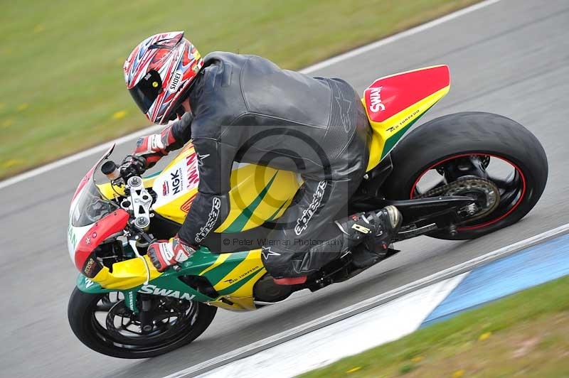 Motorcycle action photographs;donington;donington park leicestershire;donington photographs;event digital images;eventdigitalimages;no limits trackday;peter wileman photography;trackday;trackday digital images;trackday photos