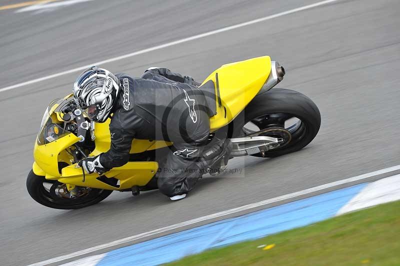 Motorcycle action photographs;donington;donington park leicestershire;donington photographs;event digital images;eventdigitalimages;no limits trackday;peter wileman photography;trackday;trackday digital images;trackday photos