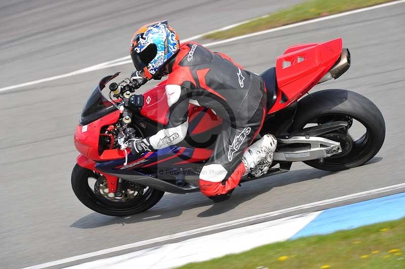 Motorcycle action photographs;donington;donington park leicestershire;donington photographs;event digital images;eventdigitalimages;no limits trackday;peter wileman photography;trackday;trackday digital images;trackday photos