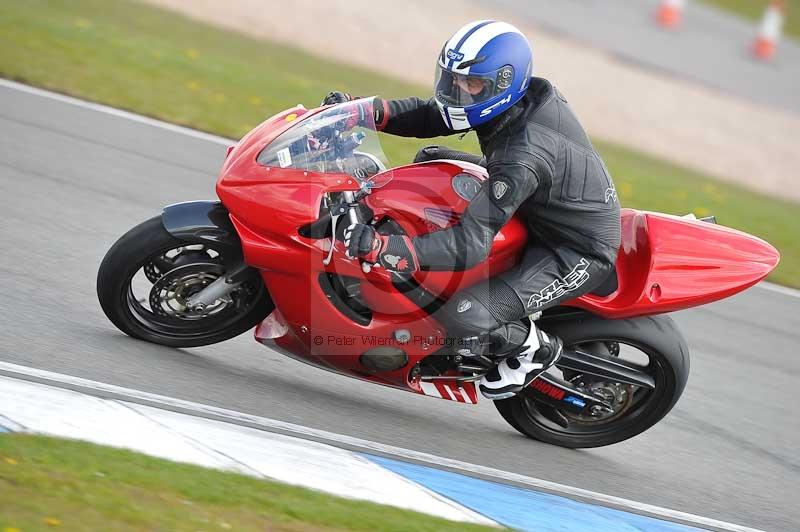 Motorcycle action photographs;donington;donington park leicestershire;donington photographs;event digital images;eventdigitalimages;no limits trackday;peter wileman photography;trackday;trackday digital images;trackday photos