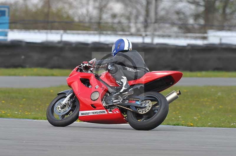 Motorcycle action photographs;donington;donington park leicestershire;donington photographs;event digital images;eventdigitalimages;no limits trackday;peter wileman photography;trackday;trackday digital images;trackday photos