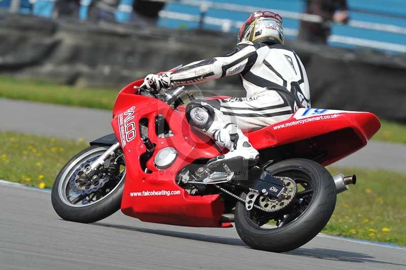 Motorcycle action photographs;donington;donington park leicestershire;donington photographs;event digital images;eventdigitalimages;no limits trackday;peter wileman photography;trackday;trackday digital images;trackday photos