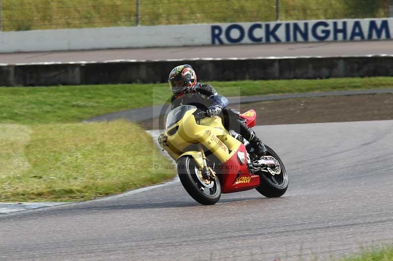 Rockingham no limits trackday;enduro digital images;event digital images;eventdigitalimages;no limits trackdays;peter wileman photography;racing digital images;rockingham raceway northamptonshire;rockingham trackday photographs;trackday digital images;trackday photos