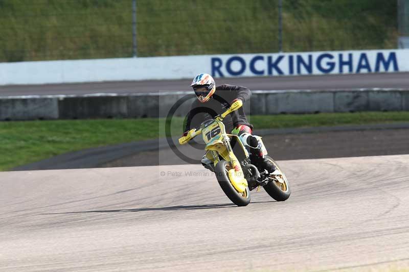 Rockingham no limits trackday;enduro digital images;event digital images;eventdigitalimages;no limits trackdays;peter wileman photography;racing digital images;rockingham raceway northamptonshire;rockingham trackday photographs;trackday digital images;trackday photos