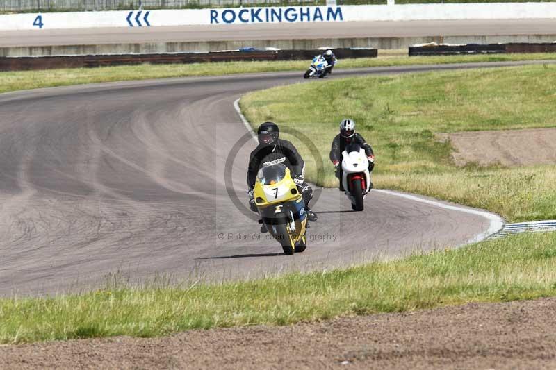 Rockingham no limits trackday;enduro digital images;event digital images;eventdigitalimages;no limits trackdays;peter wileman photography;racing digital images;rockingham raceway northamptonshire;rockingham trackday photographs;trackday digital images;trackday photos