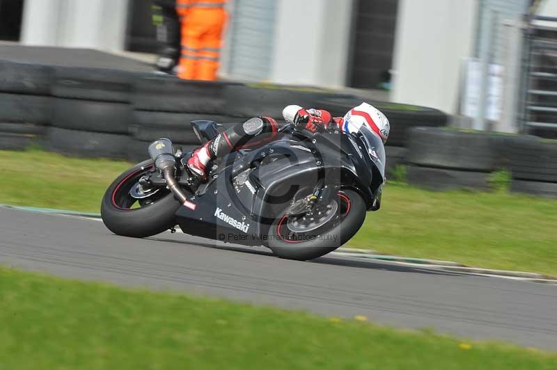 Motorcycle action photographs;anglesey circuit;anglesey trackday photographs;event digital images;eventdigitalimages;no limits trackday;oulton park circuit cheshire;peter wileman photography;trackday;trackday digital images;trackday photos;ty croes circuit wales