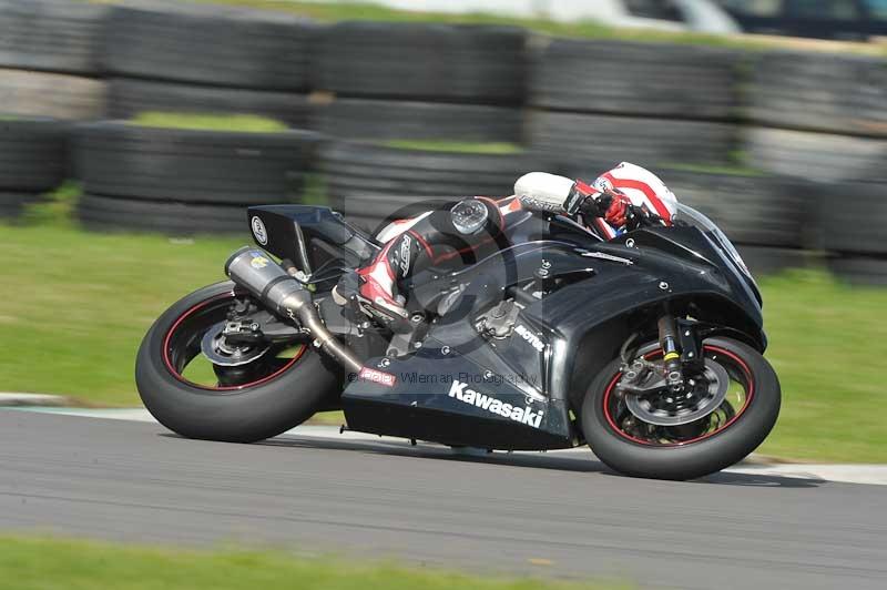 Motorcycle action photographs;anglesey circuit;anglesey trackday photographs;event digital images;eventdigitalimages;no limits trackday;oulton park circuit cheshire;peter wileman photography;trackday;trackday digital images;trackday photos;ty croes circuit wales