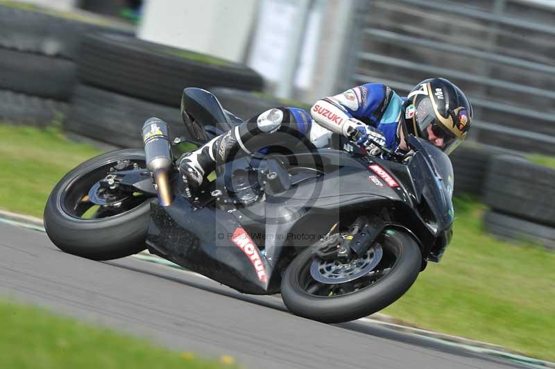 Motorcycle action photographs;anglesey circuit;anglesey trackday photographs;event digital images;eventdigitalimages;no limits trackday;oulton park circuit cheshire;peter wileman photography;trackday;trackday digital images;trackday photos;ty croes circuit wales