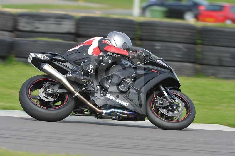 Motorcycle action photographs;anglesey circuit;anglesey trackday photographs;event digital images;eventdigitalimages;no limits trackday;oulton park circuit cheshire;peter wileman photography;trackday;trackday digital images;trackday photos;ty croes circuit wales