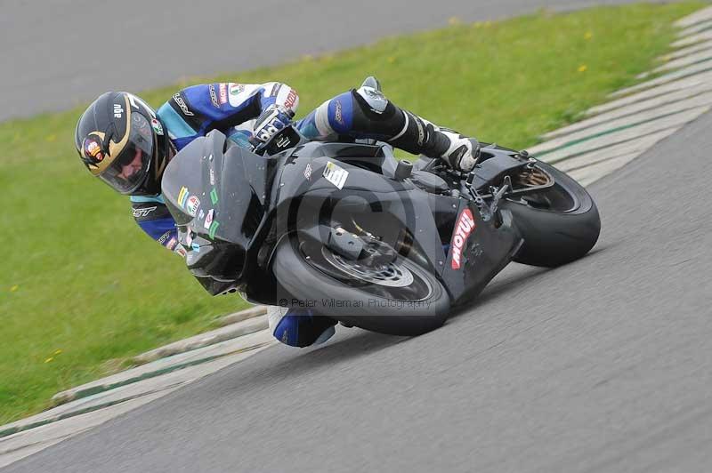 Motorcycle action photographs;anglesey circuit;anglesey trackday photographs;event digital images;eventdigitalimages;no limits trackday;oulton park circuit cheshire;peter wileman photography;trackday;trackday digital images;trackday photos;ty croes circuit wales