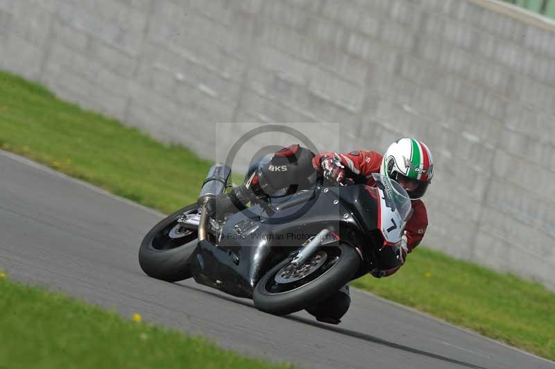 Motorcycle action photographs;anglesey circuit;anglesey trackday photographs;event digital images;eventdigitalimages;no limits trackday;oulton park circuit cheshire;peter wileman photography;trackday;trackday digital images;trackday photos;ty croes circuit wales