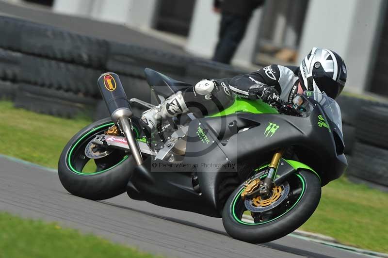 Motorcycle action photographs;anglesey circuit;anglesey trackday photographs;event digital images;eventdigitalimages;no limits trackday;oulton park circuit cheshire;peter wileman photography;trackday;trackday digital images;trackday photos;ty croes circuit wales