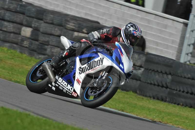 Motorcycle action photographs;anglesey circuit;anglesey trackday photographs;event digital images;eventdigitalimages;no limits trackday;oulton park circuit cheshire;peter wileman photography;trackday;trackday digital images;trackday photos;ty croes circuit wales