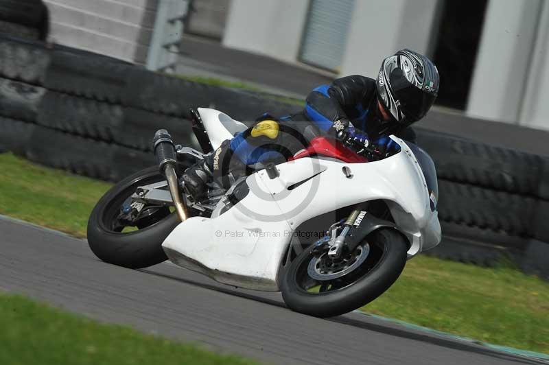 Motorcycle action photographs;anglesey circuit;anglesey trackday photographs;event digital images;eventdigitalimages;no limits trackday;oulton park circuit cheshire;peter wileman photography;trackday;trackday digital images;trackday photos;ty croes circuit wales