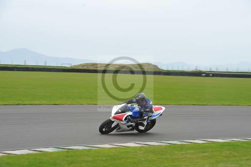 Motorcycle action photographs;anglesey circuit;anglesey trackday photographs;event digital images;eventdigitalimages;no limits trackday;oulton park circuit cheshire;peter wileman photography;trackday;trackday digital images;trackday photos;ty croes circuit wales