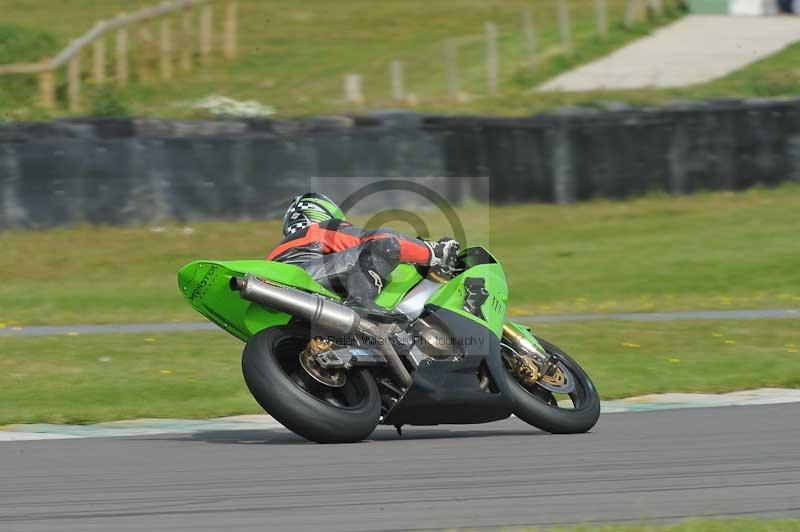 Motorcycle action photographs;anglesey circuit;anglesey trackday photographs;event digital images;eventdigitalimages;no limits trackday;oulton park circuit cheshire;peter wileman photography;trackday;trackday digital images;trackday photos;ty croes circuit wales