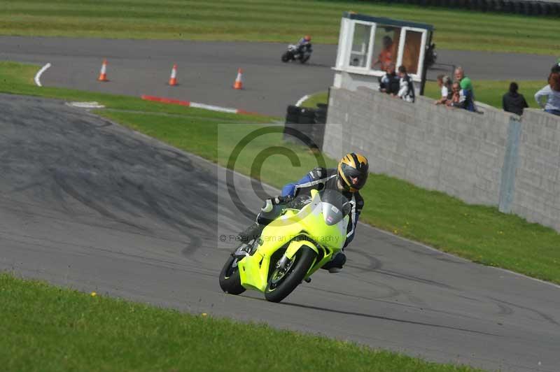 Motorcycle action photographs;anglesey circuit;anglesey trackday photographs;event digital images;eventdigitalimages;no limits trackday;oulton park circuit cheshire;peter wileman photography;trackday;trackday digital images;trackday photos;ty croes circuit wales