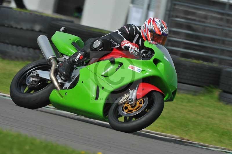Motorcycle action photographs;anglesey circuit;anglesey trackday photographs;event digital images;eventdigitalimages;no limits trackday;oulton park circuit cheshire;peter wileman photography;trackday;trackday digital images;trackday photos;ty croes circuit wales