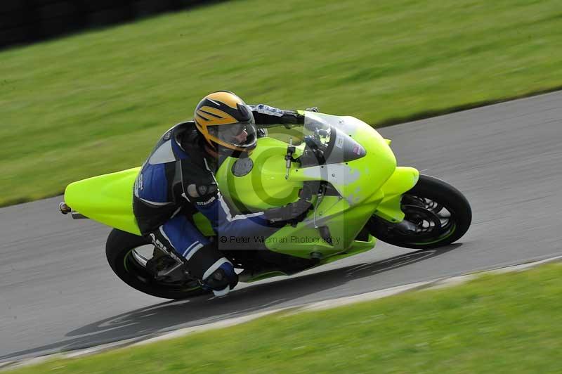 Motorcycle action photographs;anglesey circuit;anglesey trackday photographs;event digital images;eventdigitalimages;no limits trackday;oulton park circuit cheshire;peter wileman photography;trackday;trackday digital images;trackday photos;ty croes circuit wales