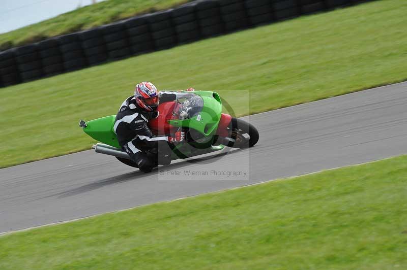 Motorcycle action photographs;anglesey circuit;anglesey trackday photographs;event digital images;eventdigitalimages;no limits trackday;oulton park circuit cheshire;peter wileman photography;trackday;trackday digital images;trackday photos;ty croes circuit wales