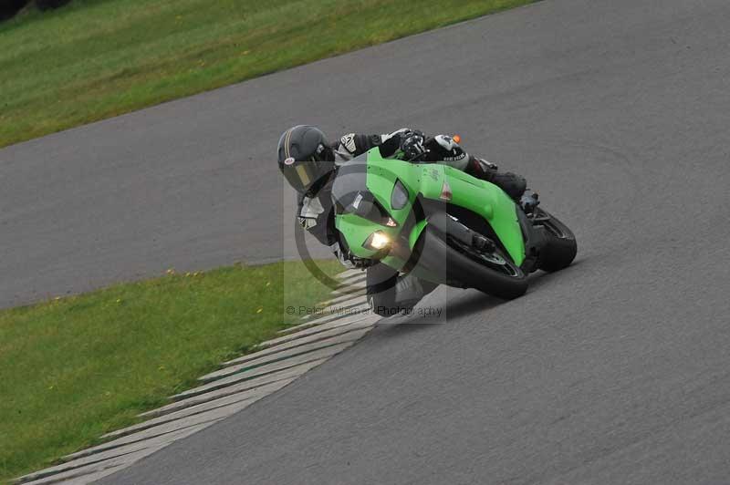 Motorcycle action photographs;anglesey circuit;anglesey trackday photographs;event digital images;eventdigitalimages;no limits trackday;oulton park circuit cheshire;peter wileman photography;trackday;trackday digital images;trackday photos;ty croes circuit wales