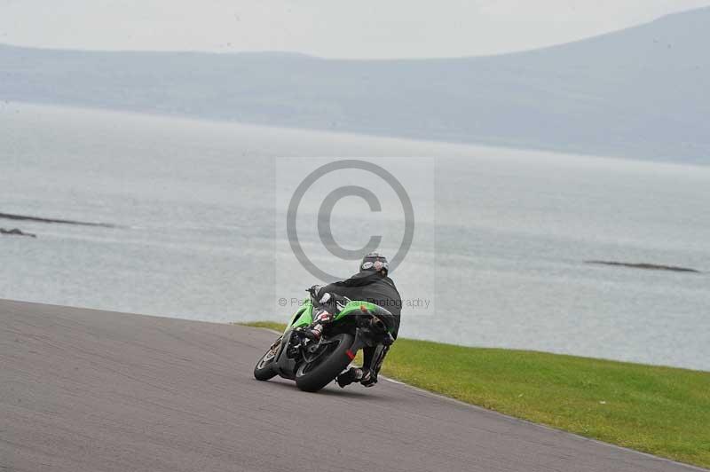 Motorcycle action photographs;anglesey circuit;anglesey trackday photographs;event digital images;eventdigitalimages;no limits trackday;oulton park circuit cheshire;peter wileman photography;trackday;trackday digital images;trackday photos;ty croes circuit wales