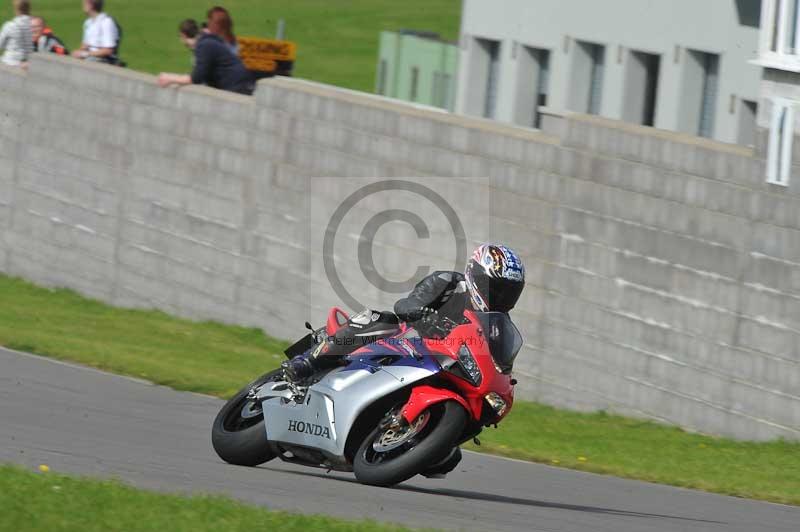 Motorcycle action photographs;anglesey circuit;anglesey trackday photographs;event digital images;eventdigitalimages;no limits trackday;oulton park circuit cheshire;peter wileman photography;trackday;trackday digital images;trackday photos;ty croes circuit wales